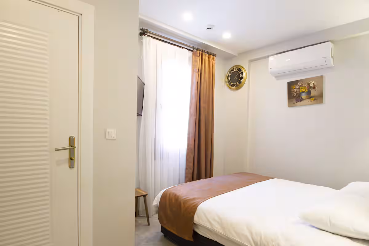 Comfort room at Turna Hotel