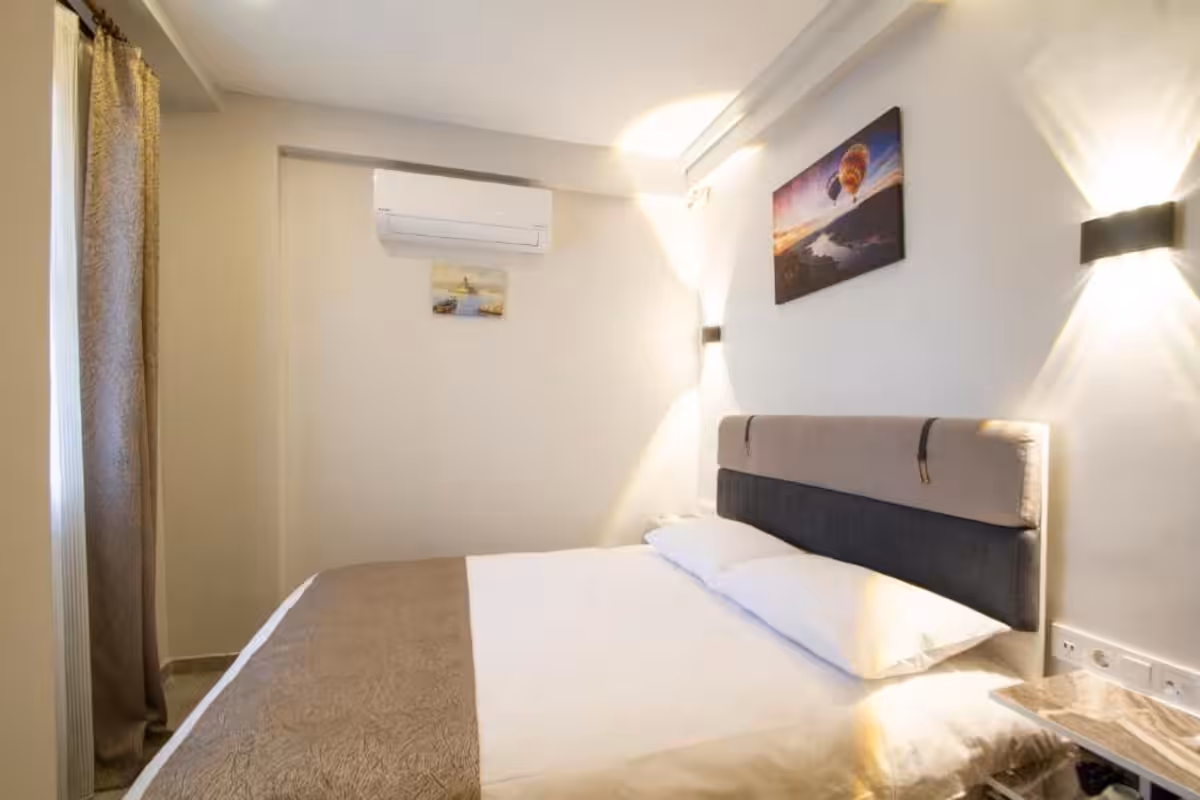 Comfort room at Turna Hotel