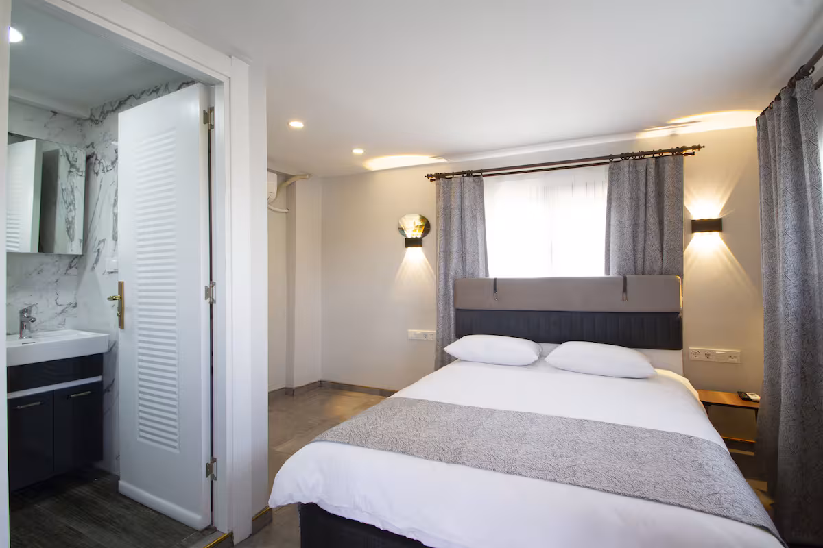 Deluxe room at Turna Hotel